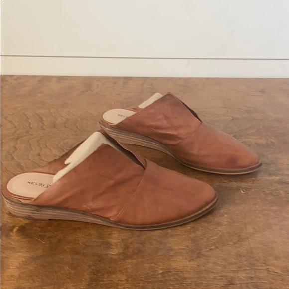 Kelsi dagger Brooklyn - Picture 3 of 4